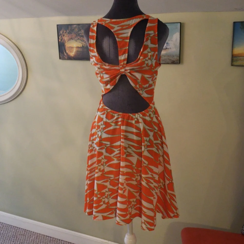 Soprano cut out back dress - Picture 3 of 11